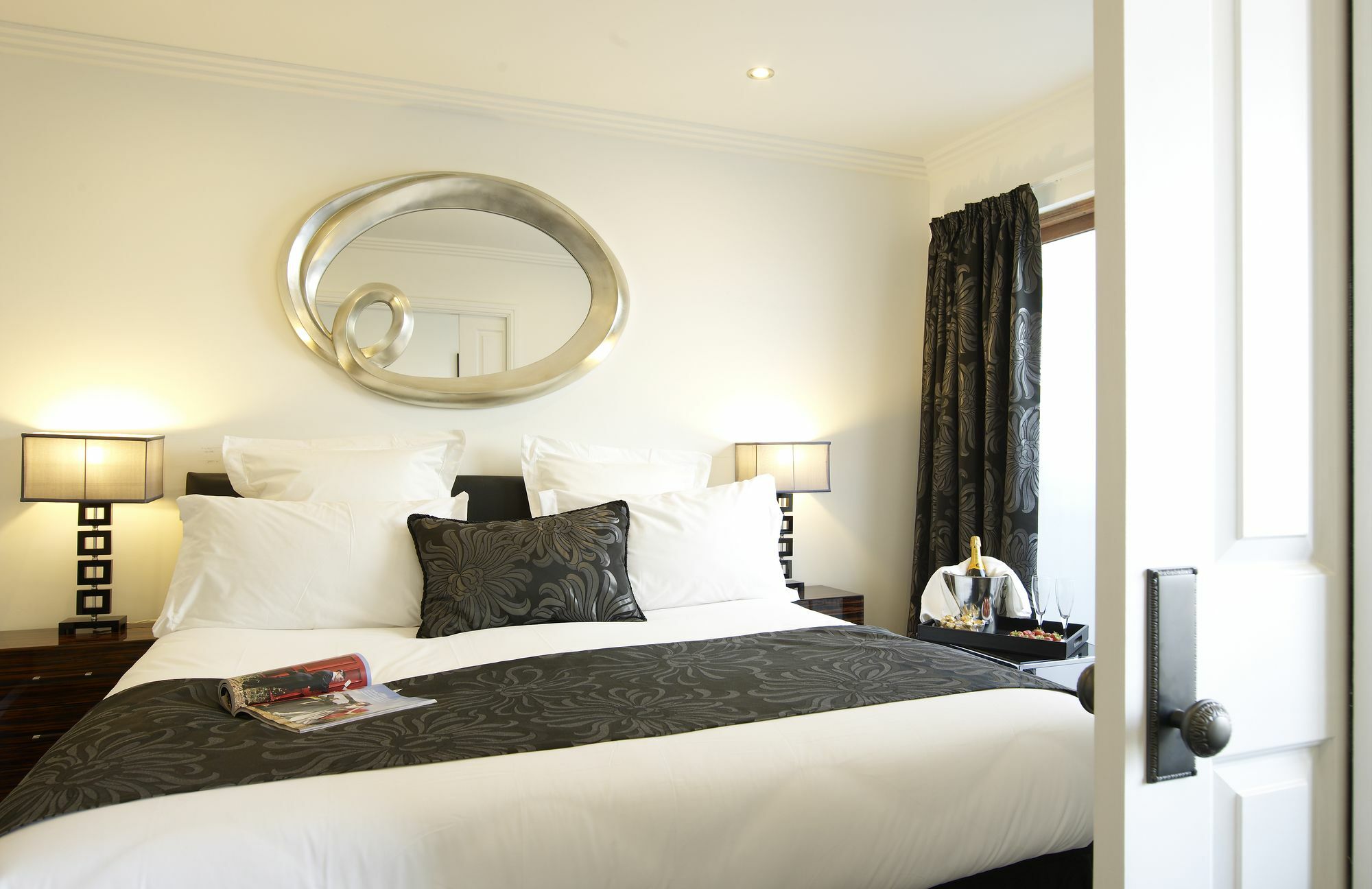Strozzi Palace Suites By Mansley Cheltenham Dış mekan fotoğraf